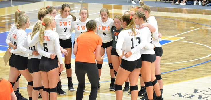 Volleyball Team Splits at Home Over Weekend